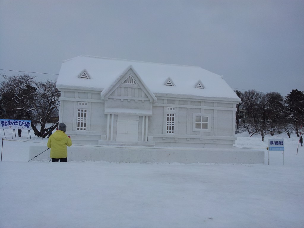 20140211_自衛隊の大雪像　旧第八師団長官舎