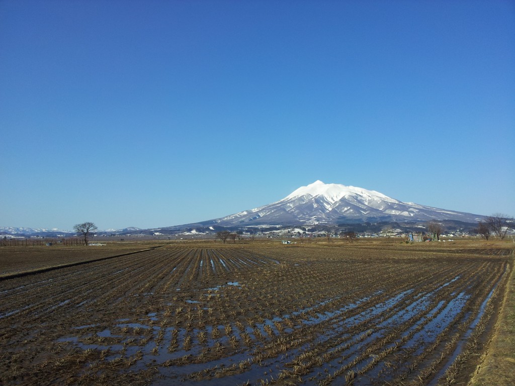 20140401_雪解け津軽平野の岩木山