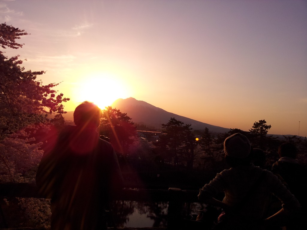 20140429_弘前城天守閣からの岩木山の夕焼け
